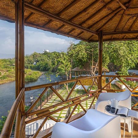 Saffronstays Riverfront Manor, 5-Bdr Pool Villa By Pej River 카르자트 외부 사진