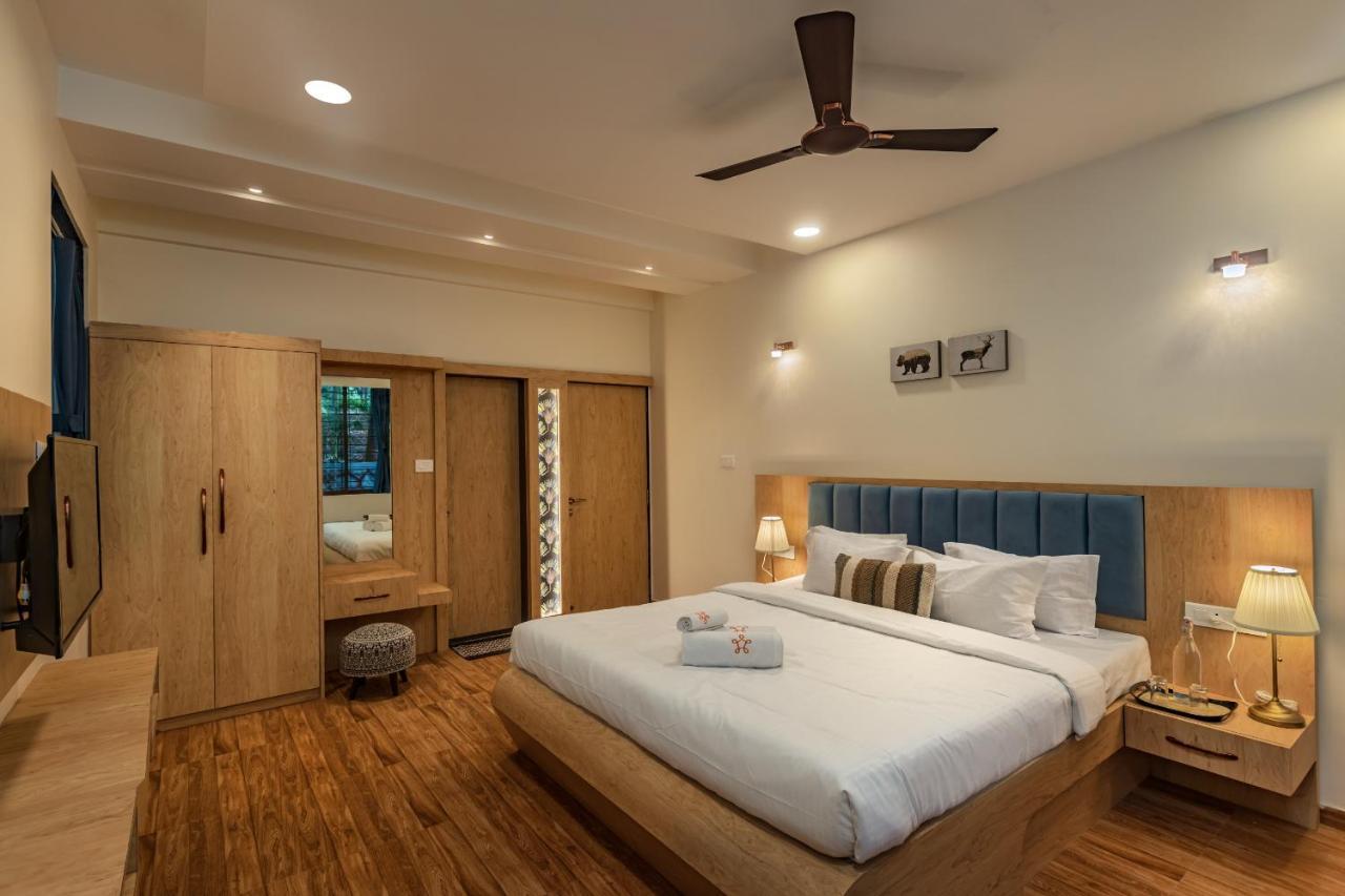 Saffronstays Riverfront Manor, 5-Bdr Pool Villa By Pej River 카르자트 외부 사진
