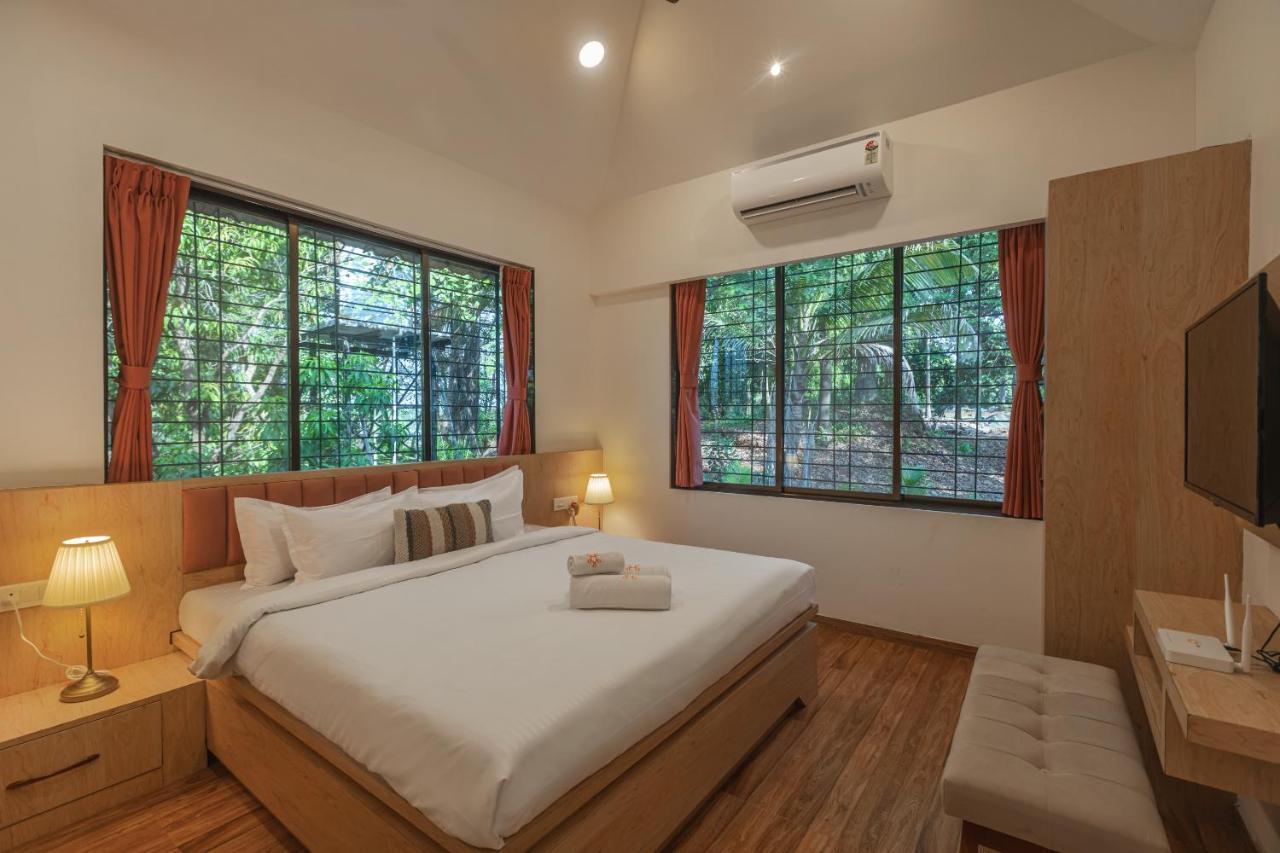 Saffronstays Riverfront Manor, 5-Bdr Pool Villa By Pej River 카르자트 외부 사진