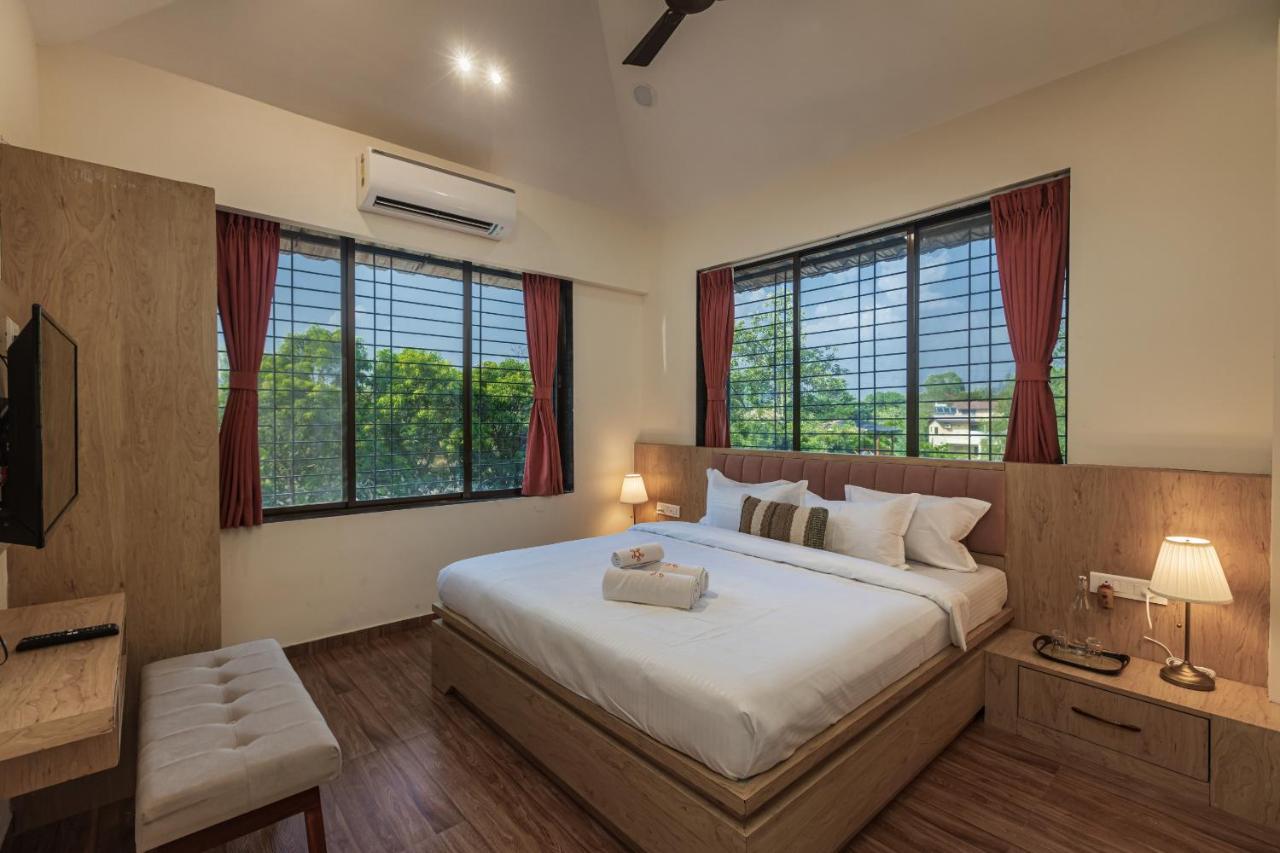 Saffronstays Riverfront Manor, 5-Bdr Pool Villa By Pej River 카르자트 외부 사진