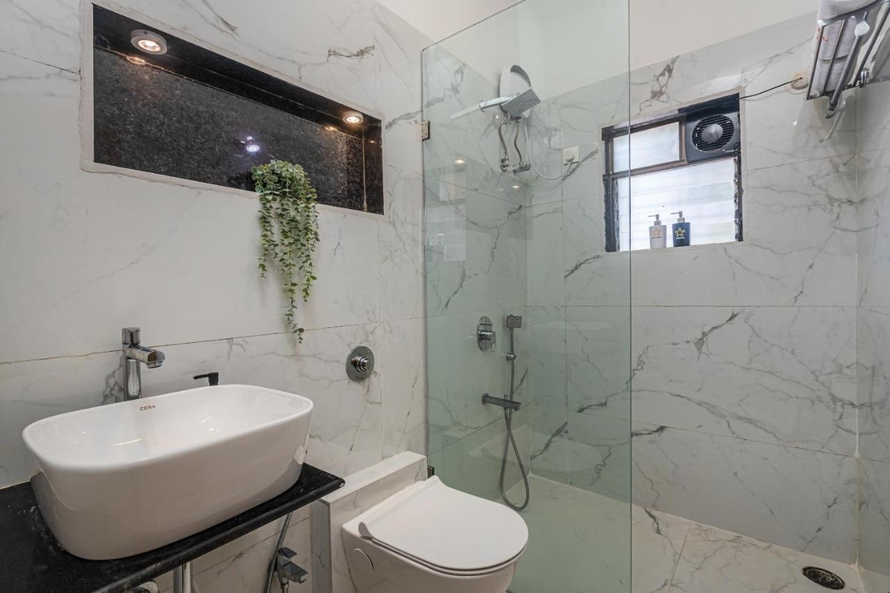 Saffronstays Riverfront Manor, 5-Bdr Pool Villa By Pej River 카르자트 외부 사진