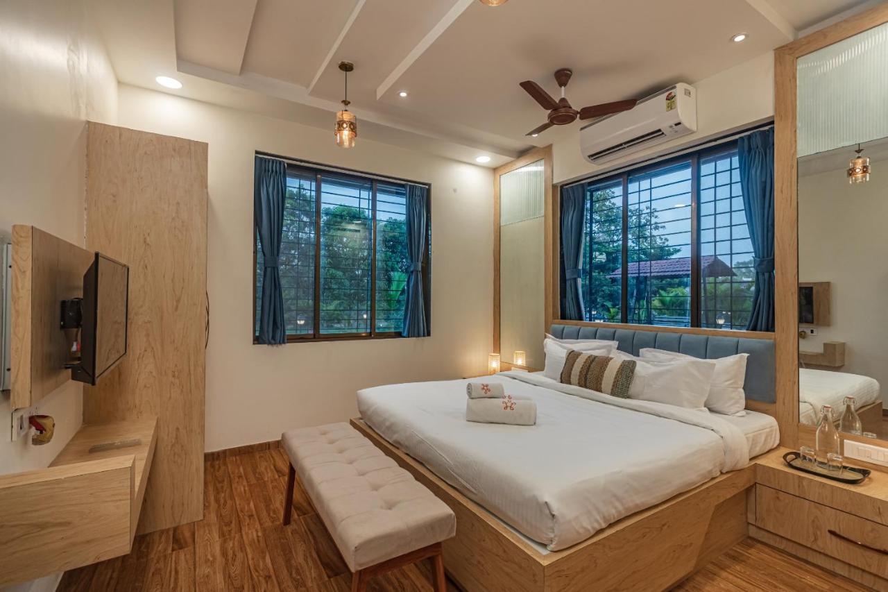 Saffronstays Riverfront Manor, 5-Bdr Pool Villa By Pej River 카르자트 외부 사진